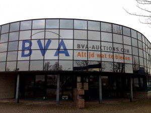 BVA-Auctions_Raambelettering-onewayvision
