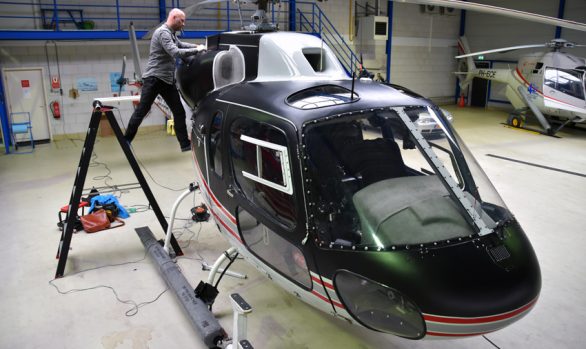 GTST Helicopter matzwart wrap