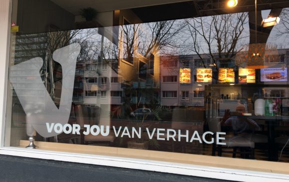 Verhage Hoogvliet raambelettering