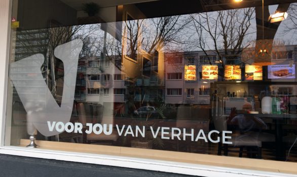 Verhage Hoogvliet raambelettering