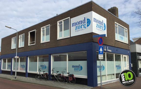 Mondzorg Dogterom raambelettering