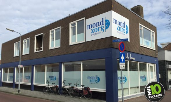 Mondzorg Dogterom raambelettering