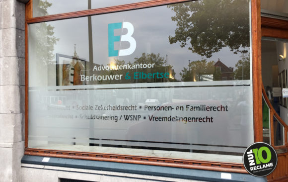 Advocatenkantoor Berkouwer Elbertse raambelettering etsfolie