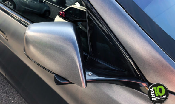 Carwrap Tesla Model S (closeup)