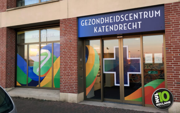 Gezondheidscentrum Katendrecht - raambelettering (OneWay Vision folie)