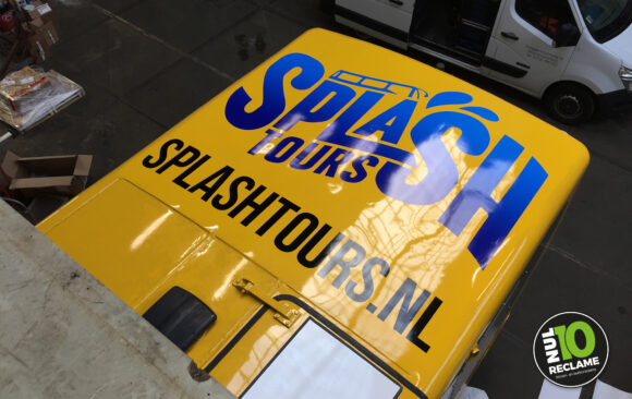 Splash Tours - Autobelettering / bestickering