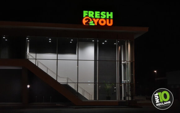 Fresh 2 You - Lichtreclame / Doosletters