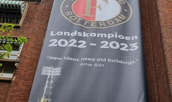 Heineken Gebouw Rotterdam - Spandoek (Feyenoord Landskampioenschap 2022-2023)