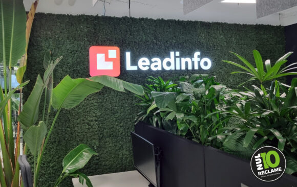Leadinfo - Moswand / Doosletters